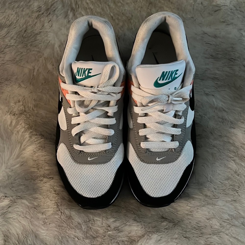 Womens nike sneakers